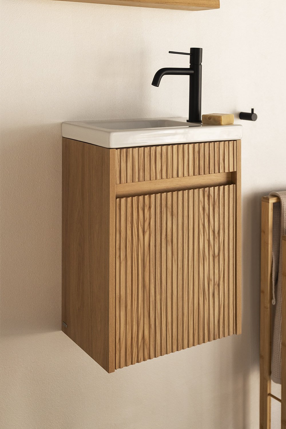 Hängendes Badezimmermöbel-Set aus Holz mit integriertem Waschbecken Narek, Galeriebild 1