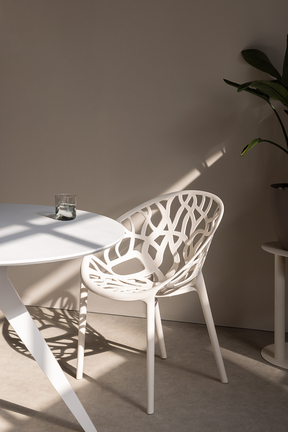 2 Stapelbare Rattanstühle Mit Armlehnen – Perfekt Für Garten, Terrasse & Feuerstelle