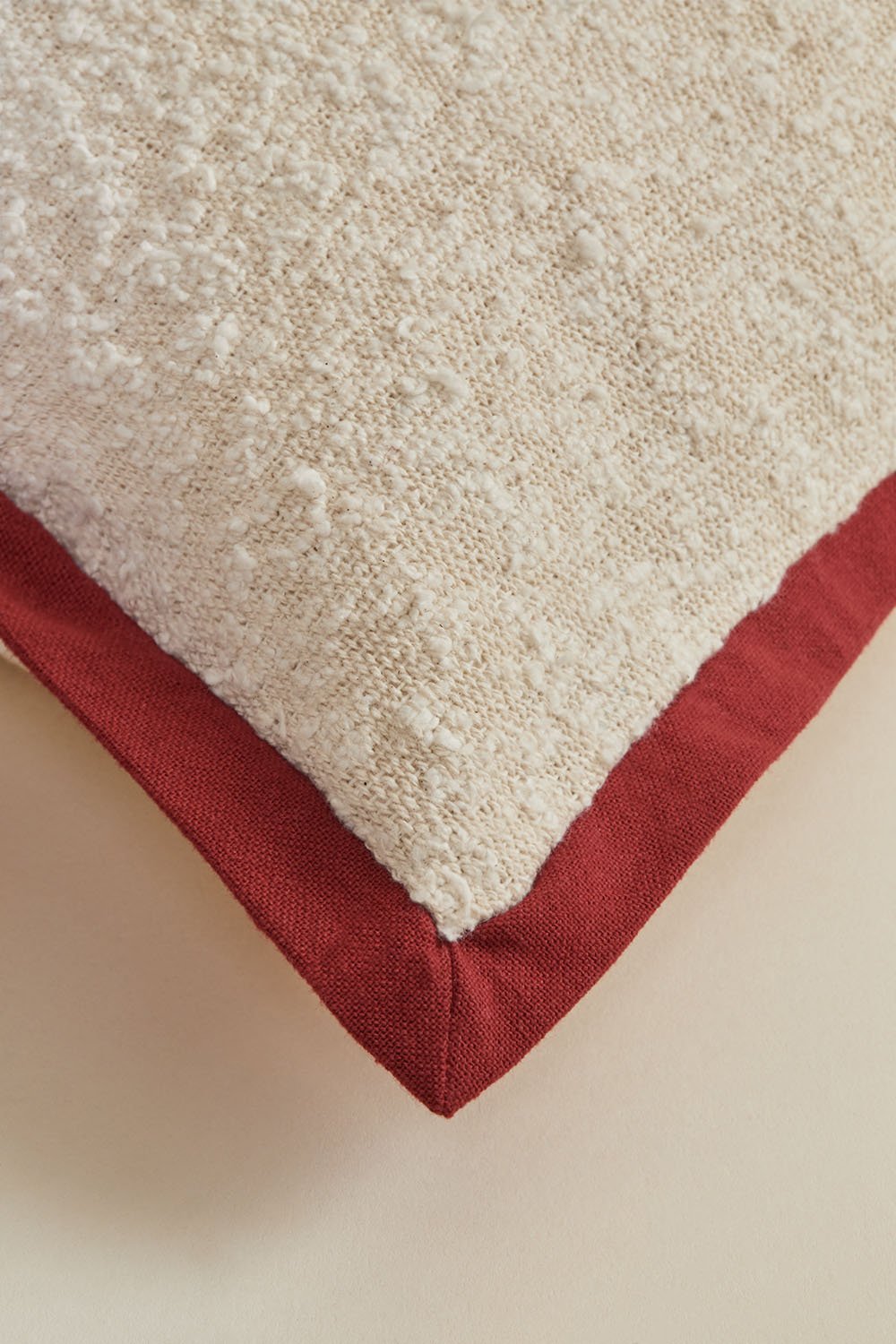 Rechteckiges Kissen 35x50 cm aus Bouclé-Stoff Renildo, Galeriebild 5