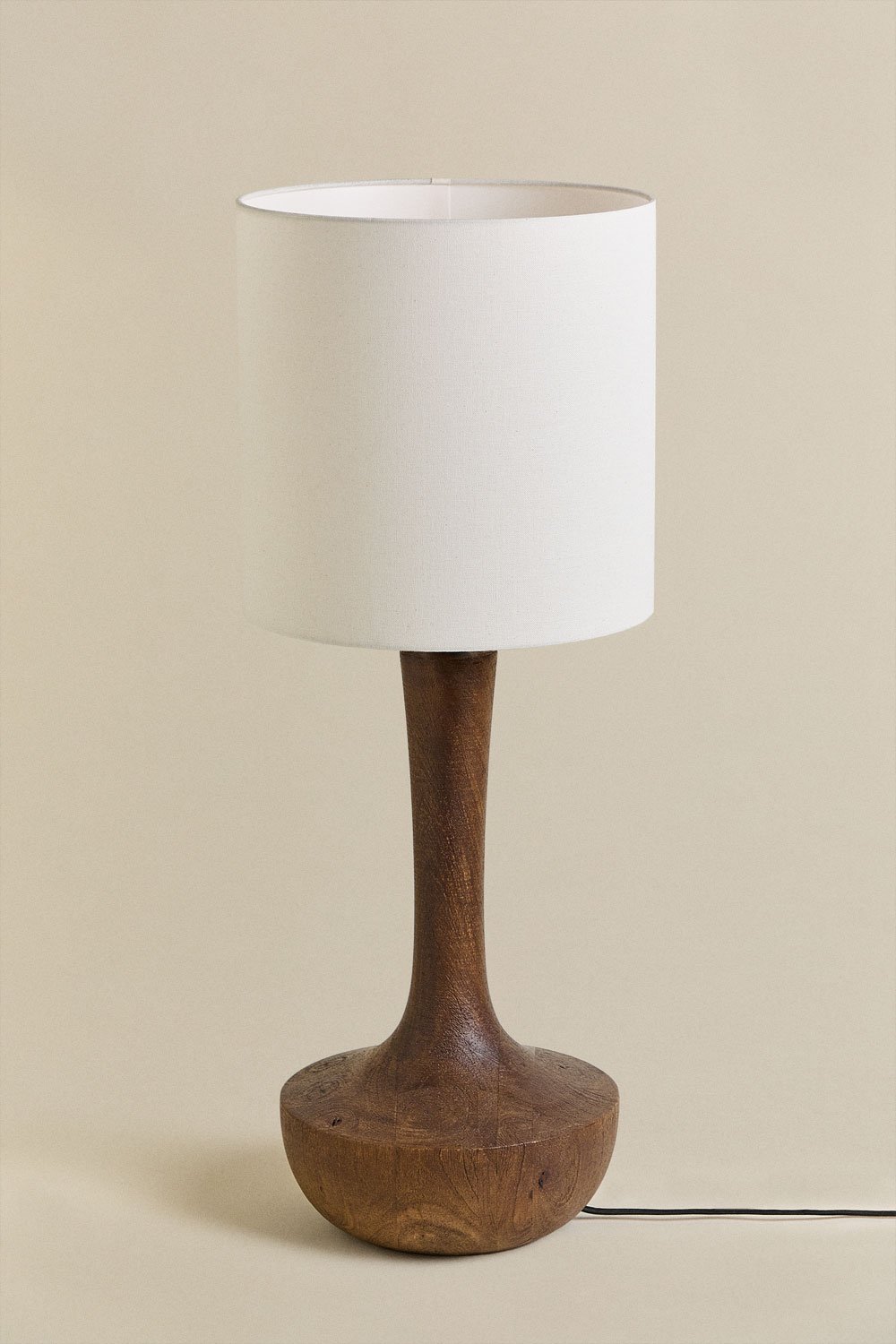 Remei Tischlampe aus Mangoholz und Leinen, Galeriebild 2