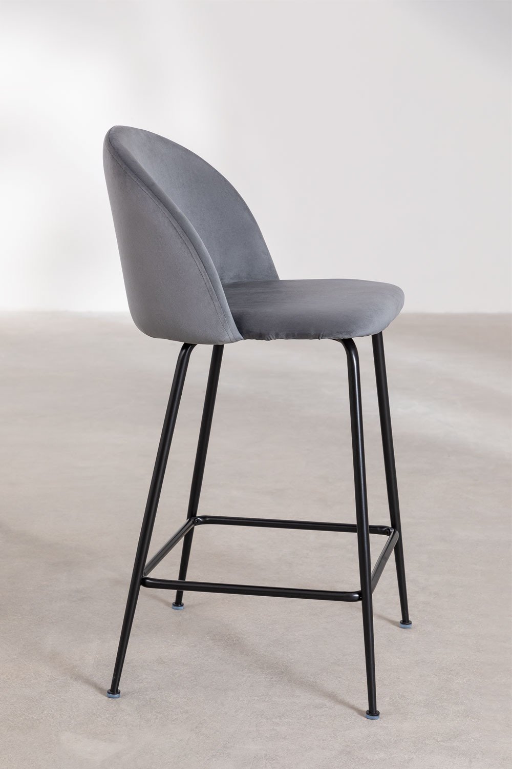 2er-Pack Barhocker 65 cm aus grauem Samt und schwarzen Beinen Kana Design, Galeriebild 3
