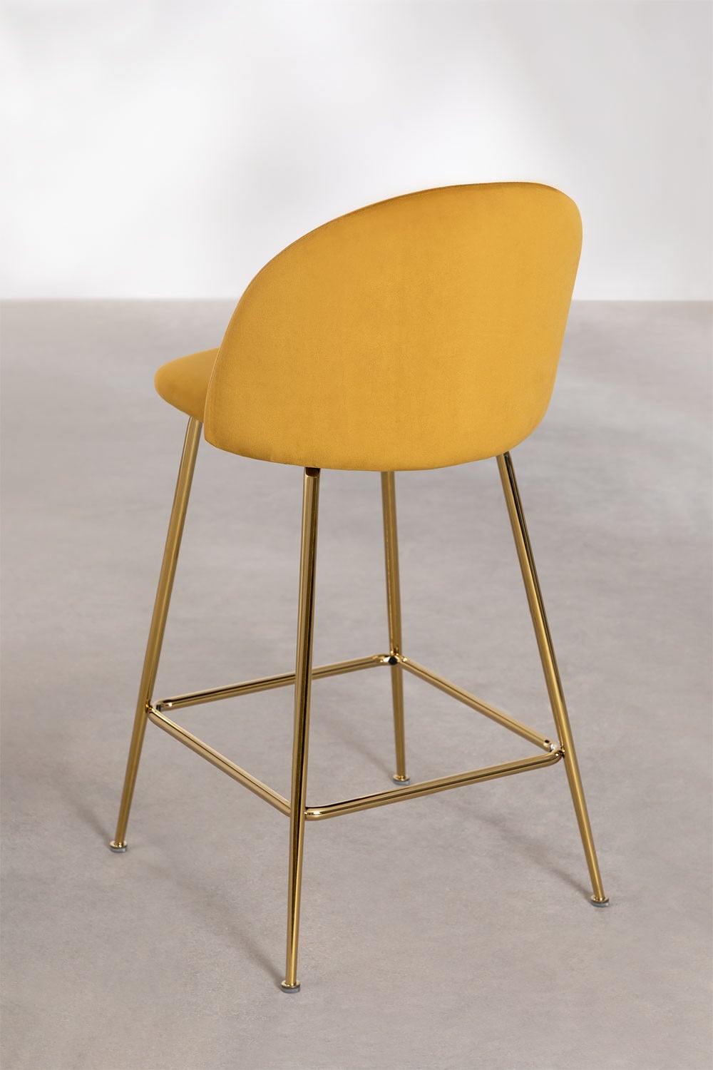 4er-Pack Barhocker 65 cm aus senffarbenem Samt und goldenen Beinen Kana Design, Galeriebild 3