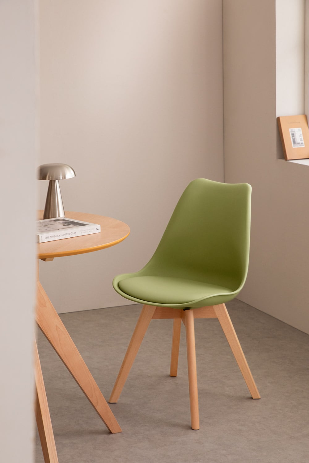 Packung mit 4 nordischen Esszimmerstühlen   , Galeriebild 1