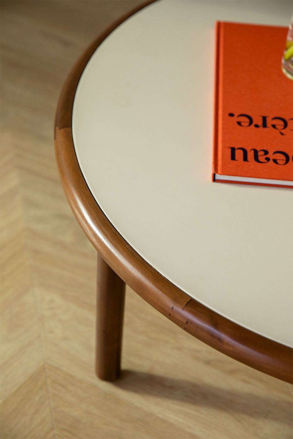 Runder Couchtisch Olivia aus Akazienholz, Galeriebild 2