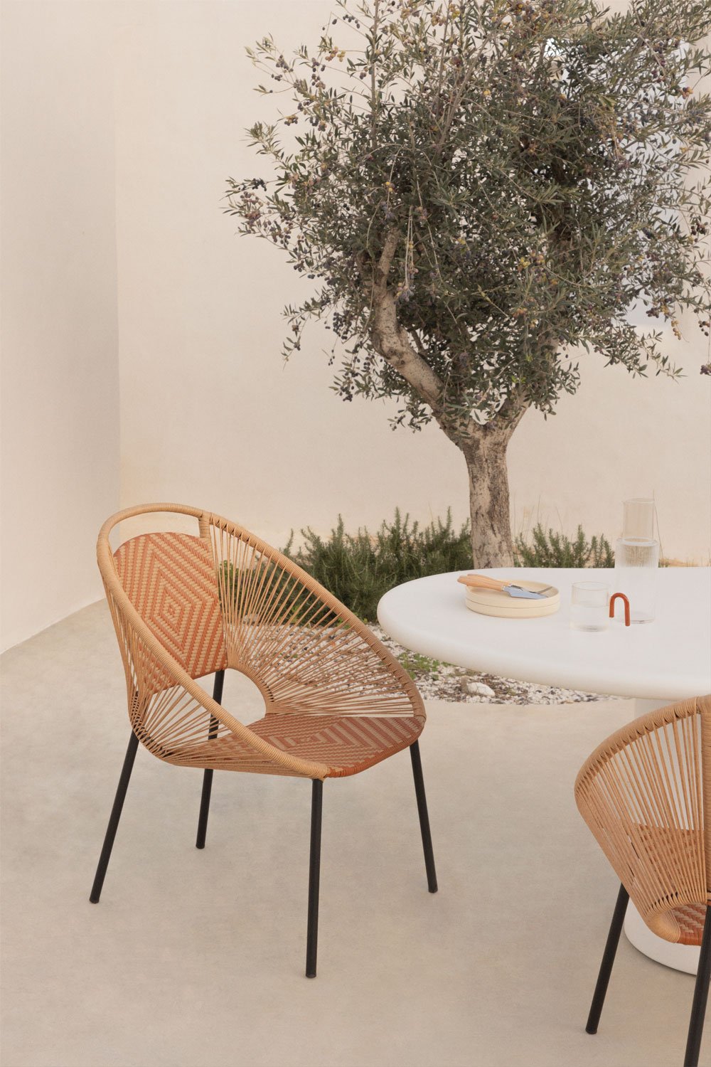 2erPack stapelbare Gartenstühle aus Eisen und Kunstgeflecht Cintia SKLUM