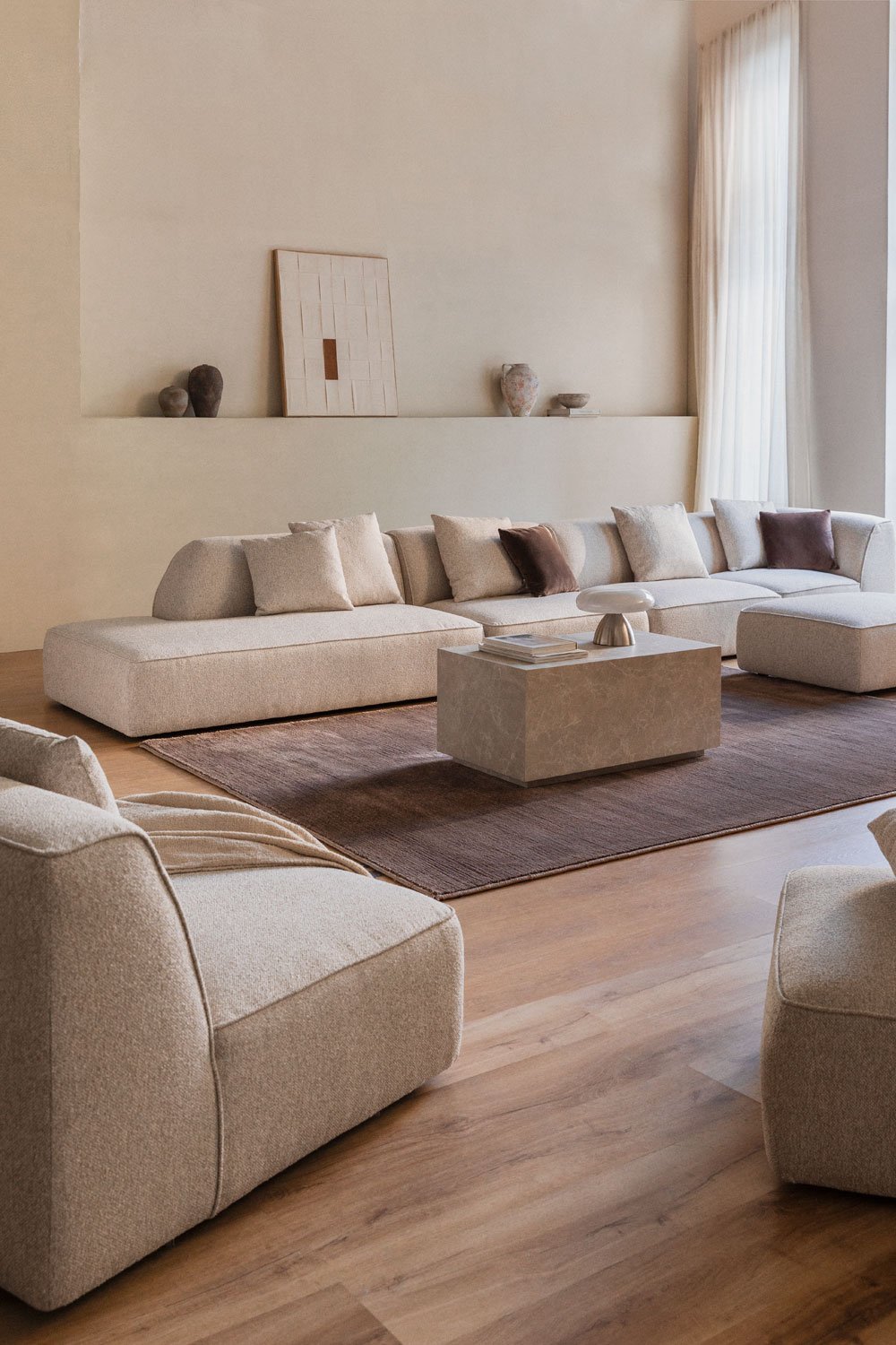 4-teiliges modulares Ecksofa mit linker Chaiselongue und Hocker aus Cardea-Bouclé-Stoff, Galeriebild 1