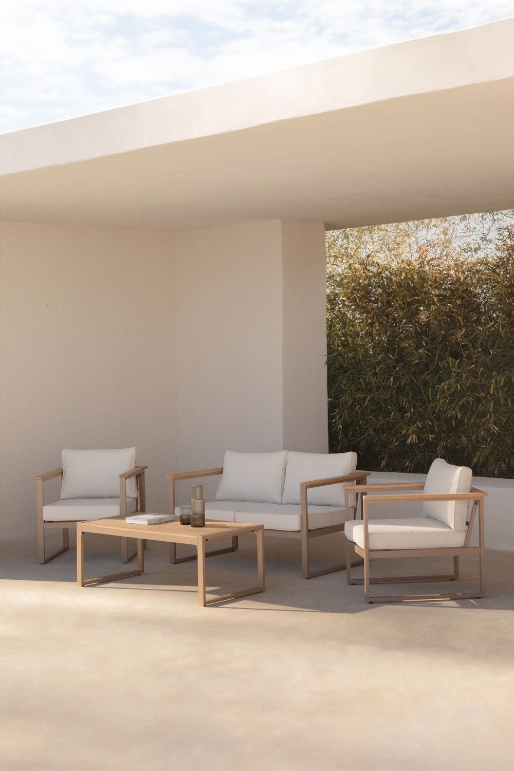 Gartenset mit 2-Sitzer-Sofa, 2 Sesseln und Couchtisch aus Aluminium und Lipov-Akazienholz , Galeriebild 1