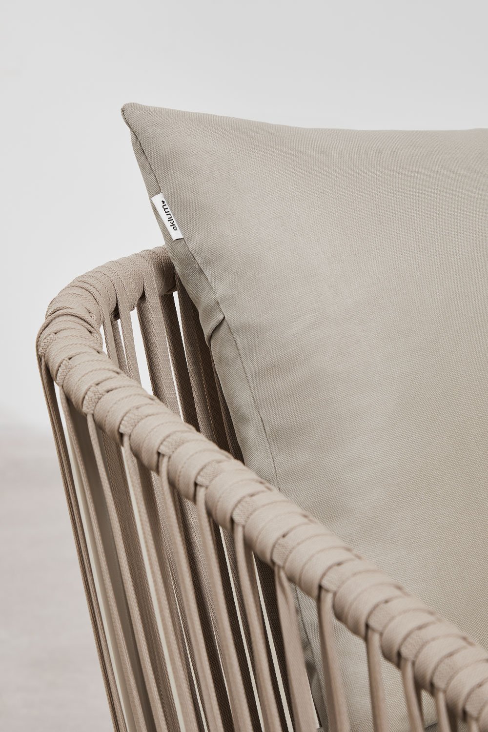 Gartenset mit 2-Sitzer-Sofa, 2 Sesseln und Couchtischen aus Aluminium und geflochtenem Seil Arhiza     , Galeriebild 6