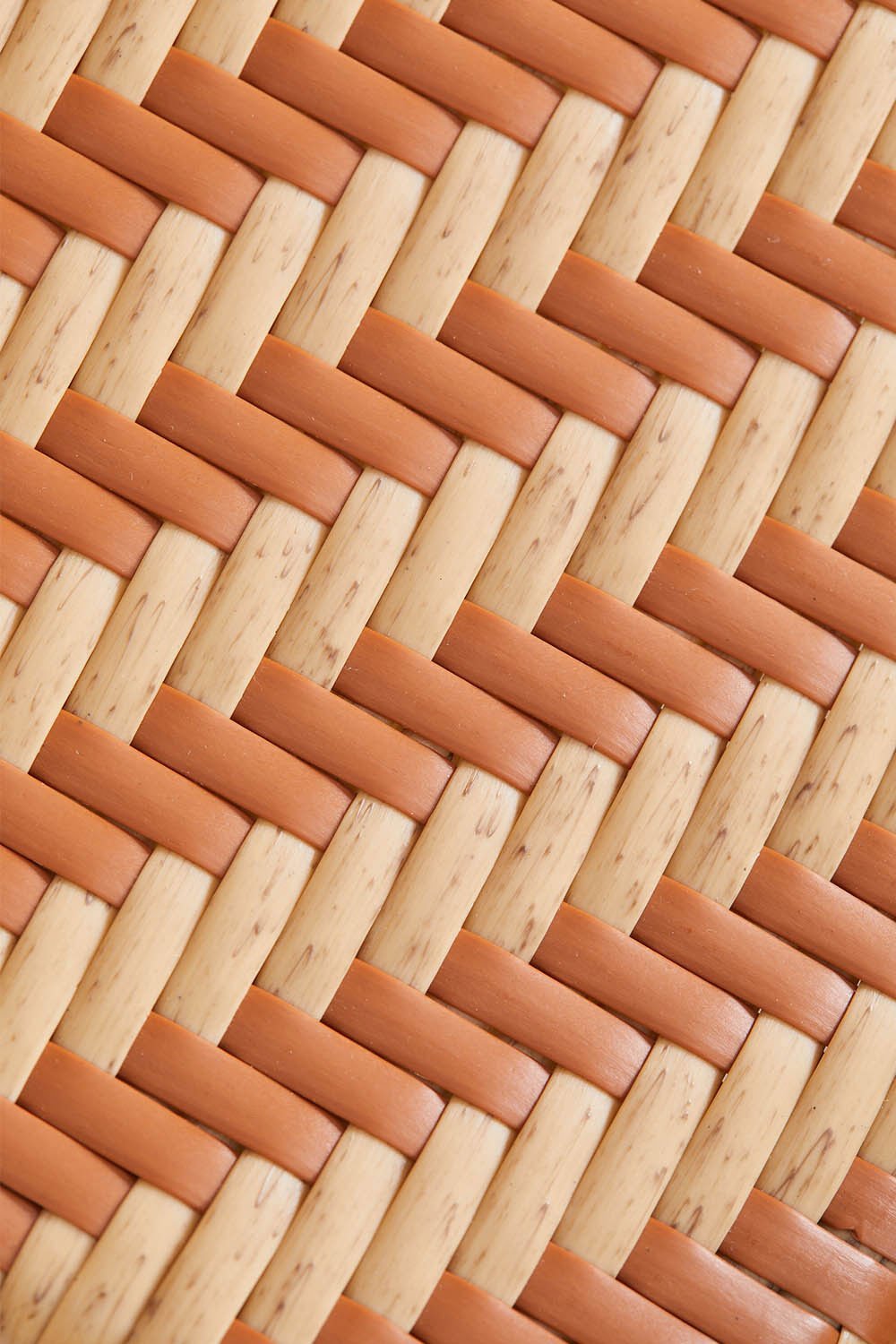 Packung mit 2 stapelbaren Esszimmerstühlen aus Eisen und synthetischem Korbgeflecht Cintia, Galeriebild 6