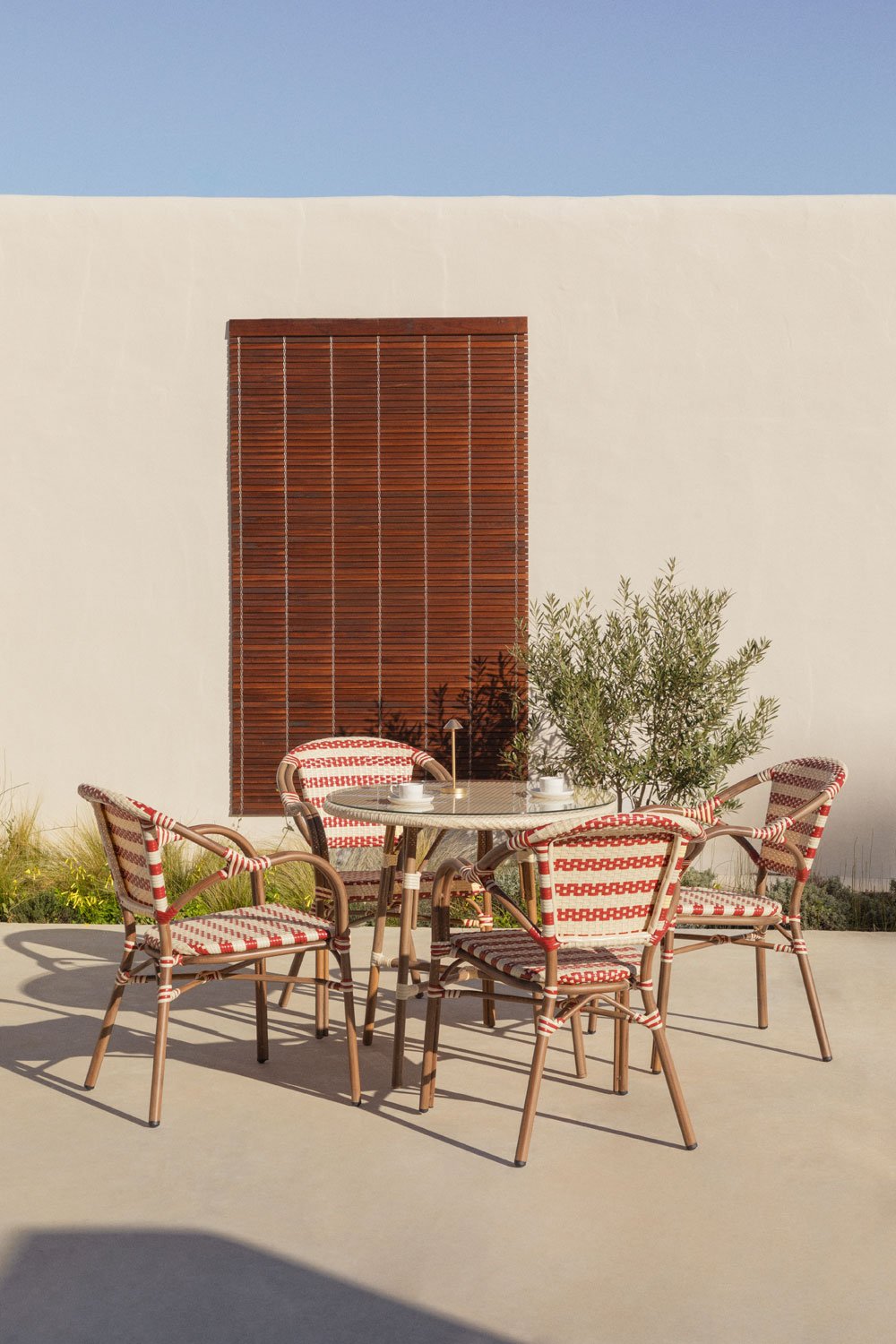 Runder Tischset Ø80 cm Brielle Bistro und 4 Gartenstühle mit Armlehnen aus synthetischem Rattan und Aluminium Solange Bistro, Galeriebild 1