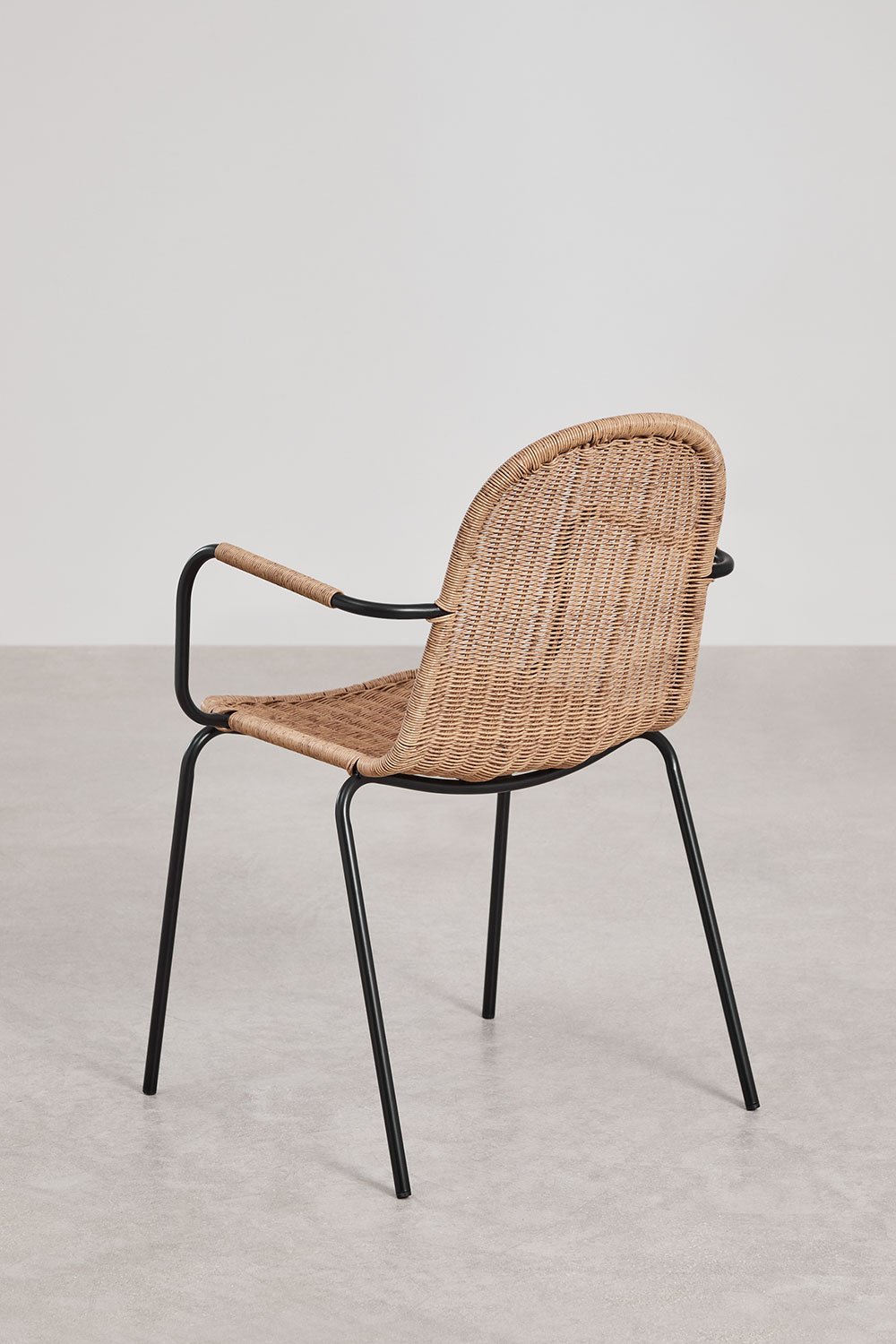 Pack mit 2 stapelbaren Gartenstühlen mit Armlehnen aus synthetischem Rattan Reiven, Galeriebild 5