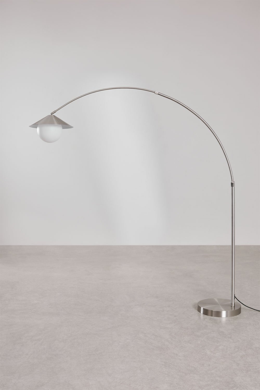 Orvina Stehlampe aus Eisen für den Außenbereich, Galeriebild 1