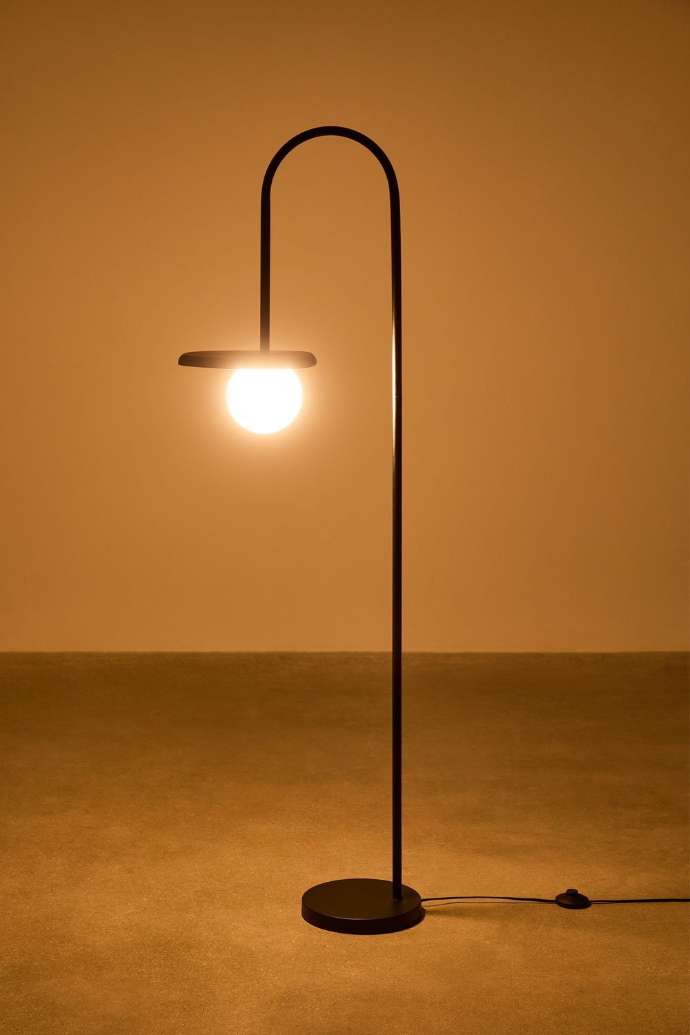 Stehlampe Freidy aus Akazienholz, Galeriebild 3