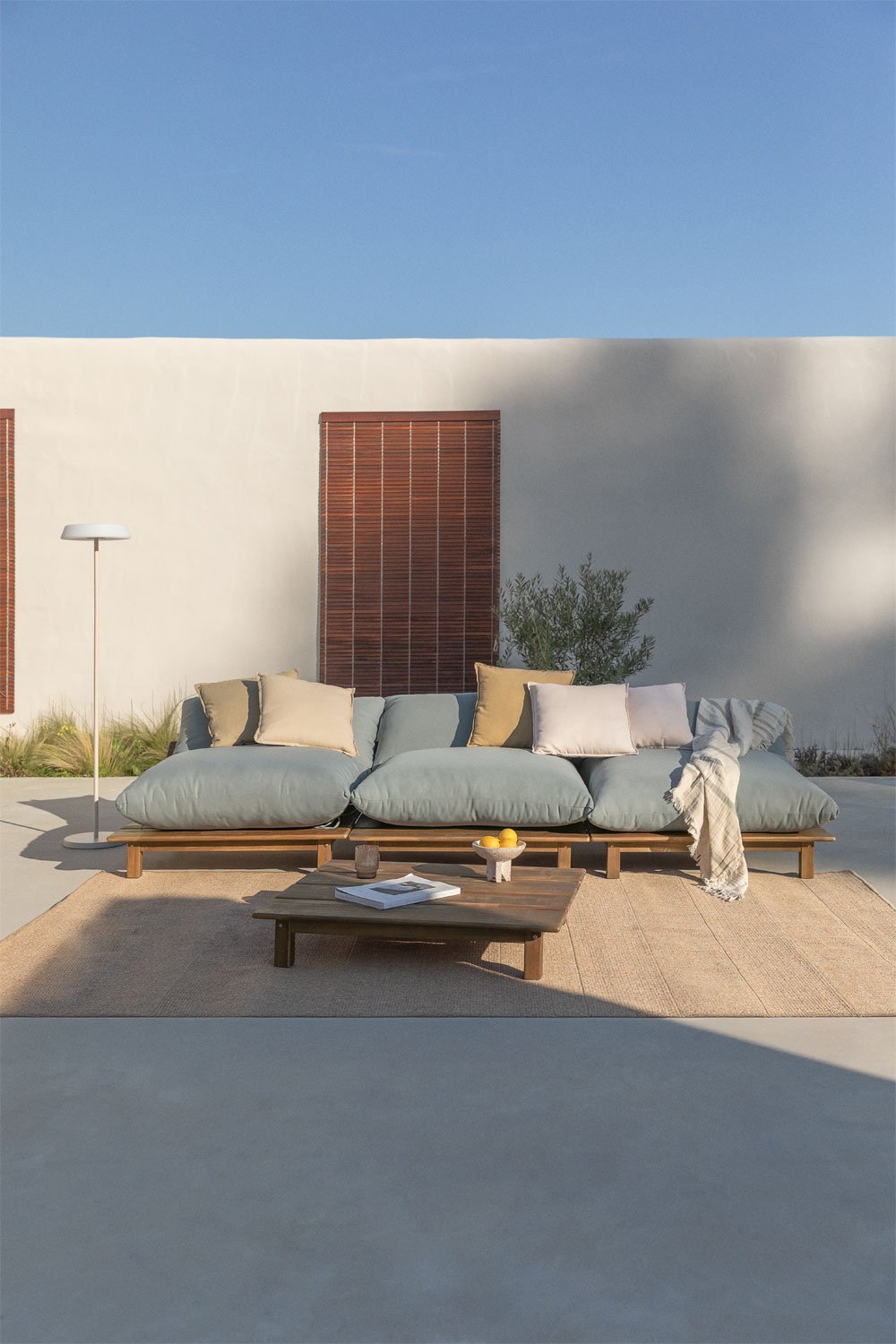 Brina 3-teiliges modulares Liegesofa-Gartenset mit Couchtisch aus Akazienholz, Galeriebild 1