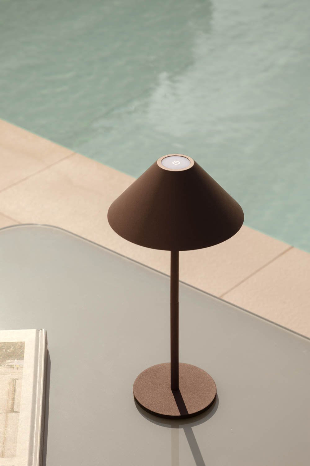Kabellose LED-Tischlampe Nebida für den Außenbereich, Galeriebild 1