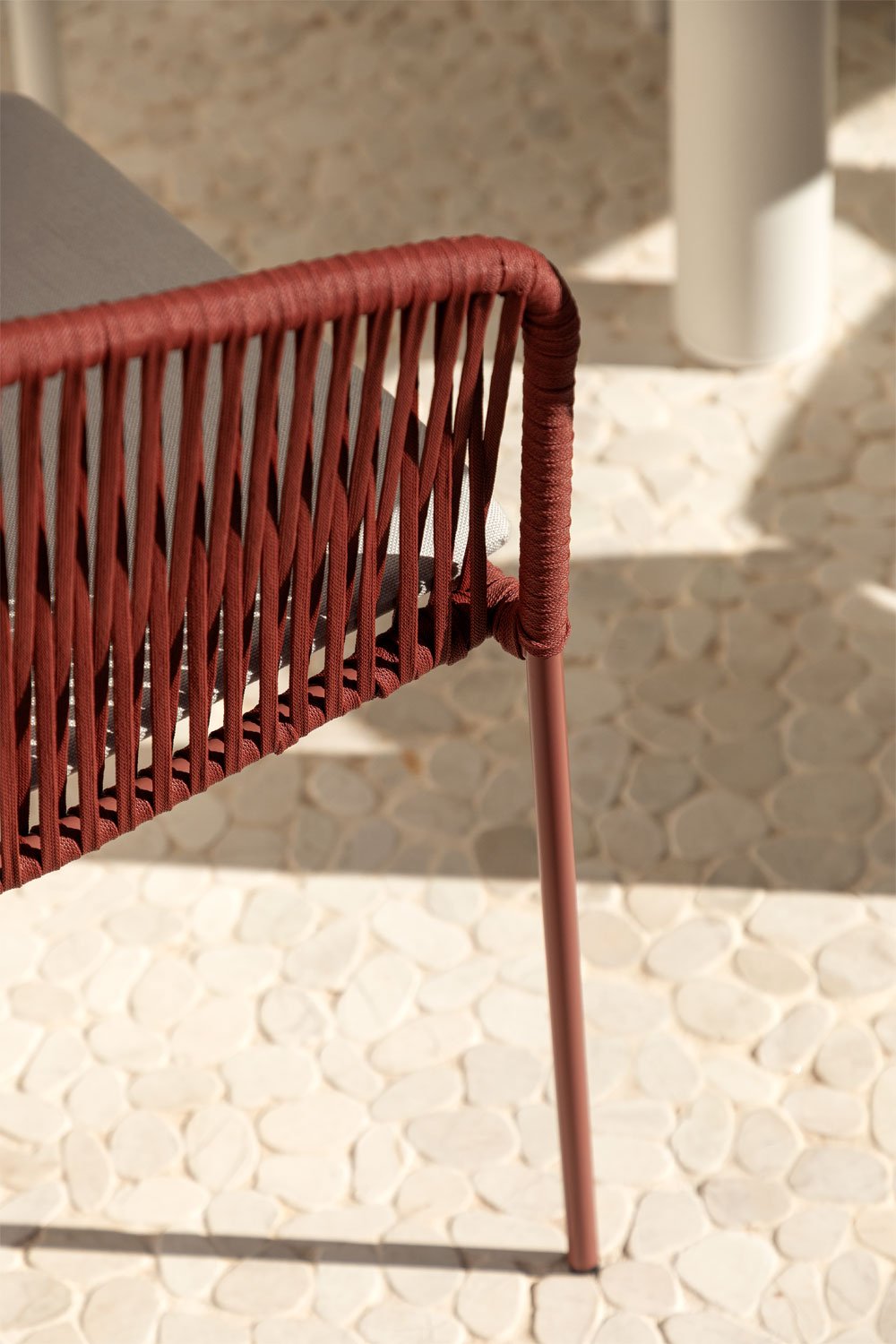 4er-Pack stapelbare Gartenstühle mit Armlehnen aus Eisen und geflochtenem Seil Jocelyn, Galeriebild 2