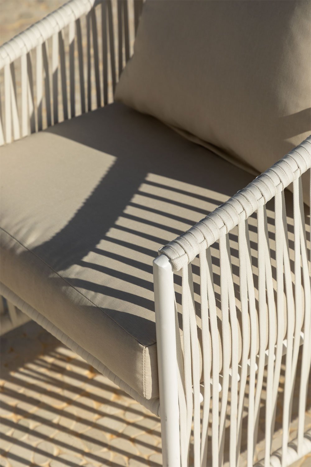 Gartenset mit 2-Sitzer-Sofa, 2 Sesseln und Couchtischen aus Aluminium und geflochtenem Sophie-Seil., Galeriebild 3