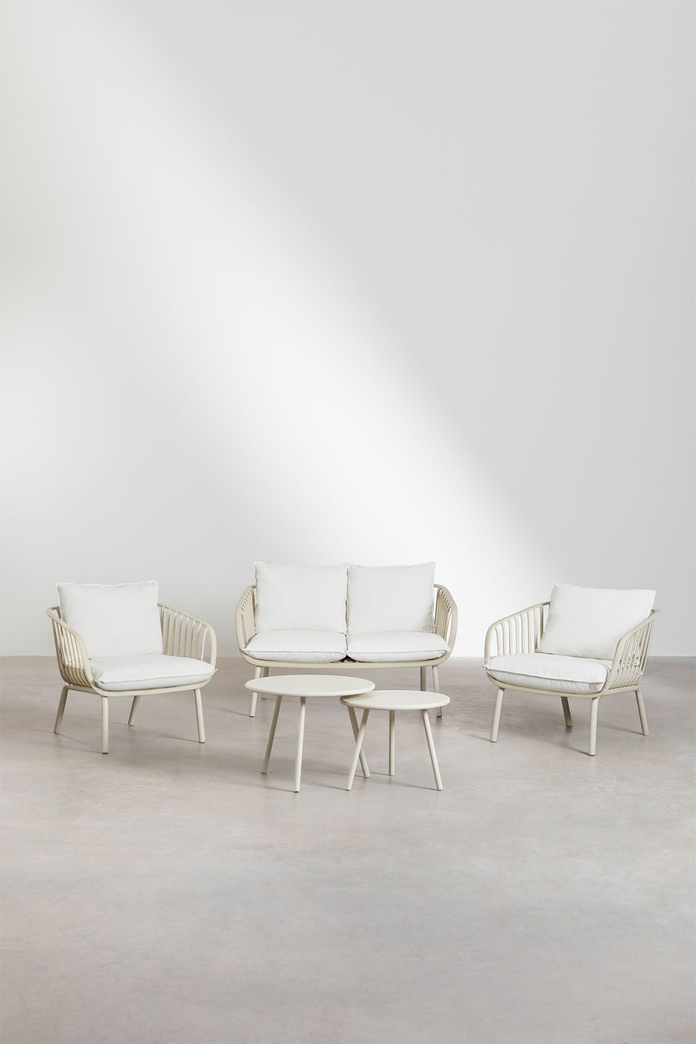 Gartenset mit 2-Sitzer-Sofa, 2 Sesseln und 2 Couchtischen aus Stahl und Polypropylen Aradina, Galeriebild 5