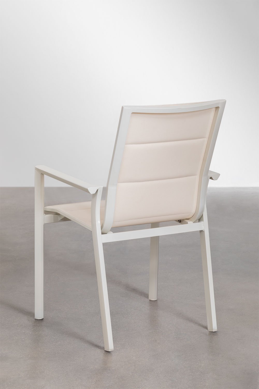 Set aus rundem ausziehbarem Tisch Barces 145-200x145 cm und 10 stapelbaren Gartenstühlen Karena aus Aluminium mit Armlehnen , Galeriebild 8