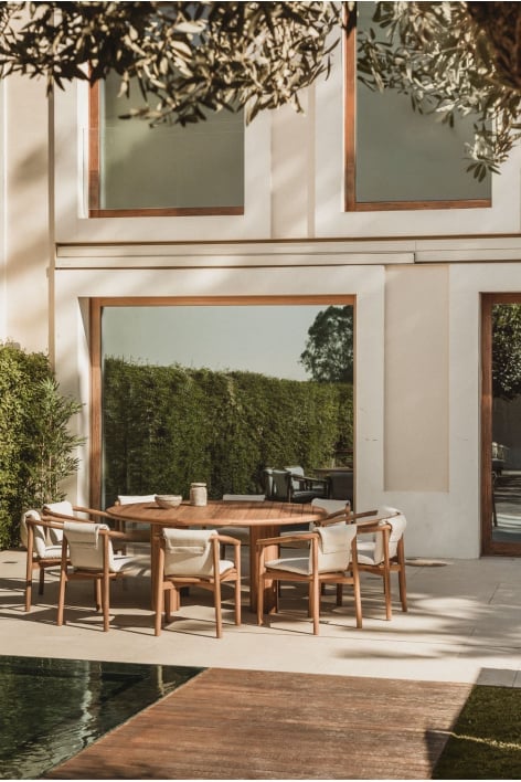 Set aus rundem Tisch Ø180 cm aus Akazienholz Ginara und 10 Gartenstühlen aus Akazienholz Elmina