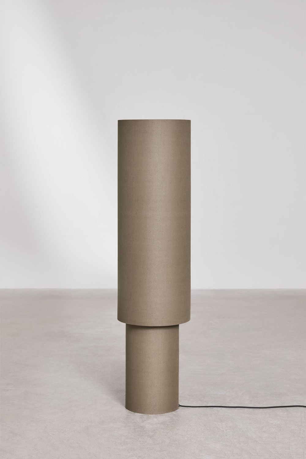 Gioura Stehlampe aus Leinen und Eisen, Galeriebild 2