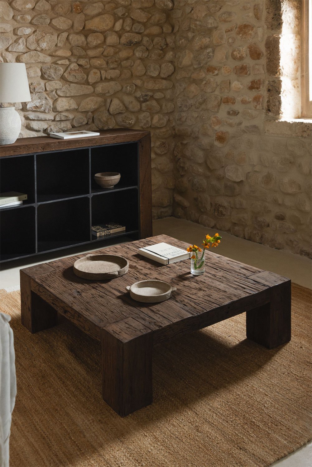 Quadratischer Couchtisch 100x100 cm aus recyceltem Juvira-Holz, Galeriebild 1
