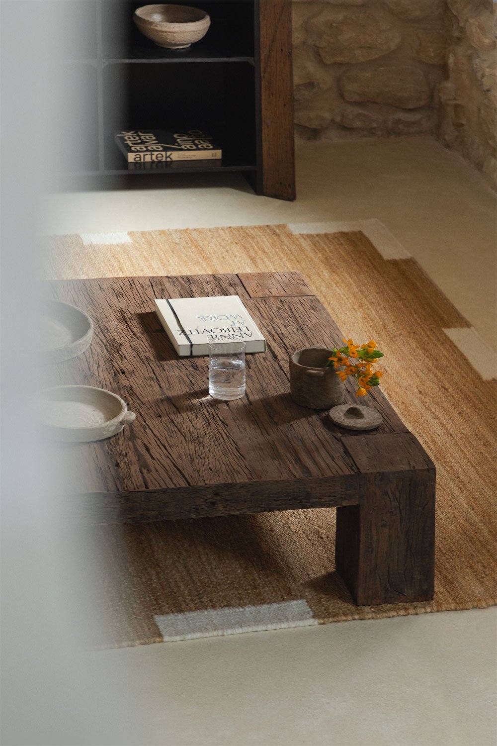 Quadratischer Couchtisch 100x100 cm aus recyceltem Juvira-Holz, Galeriebild 2