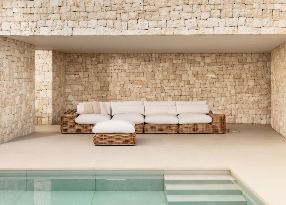 Modulares 4-teiliges Gartensofa und Milu-Hocker