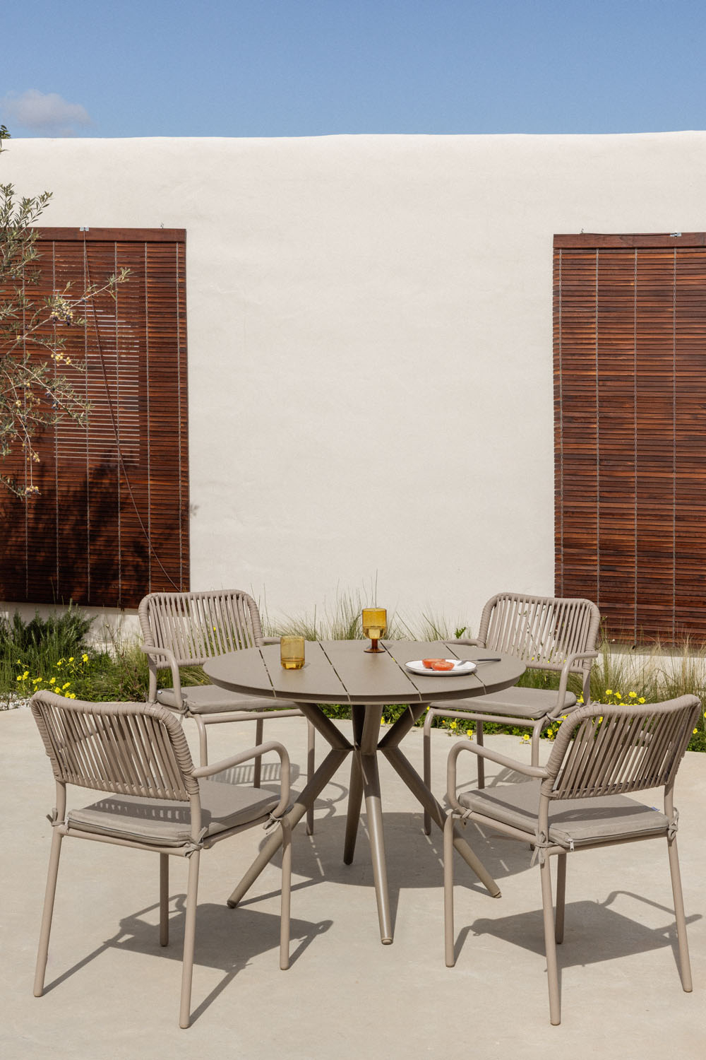 6 Stapelbare Gartenstühle Aus Kunststoff – Rattan-Optik, Weiß, Maximal 100 Kg Belastbar, Witterungsbeständig