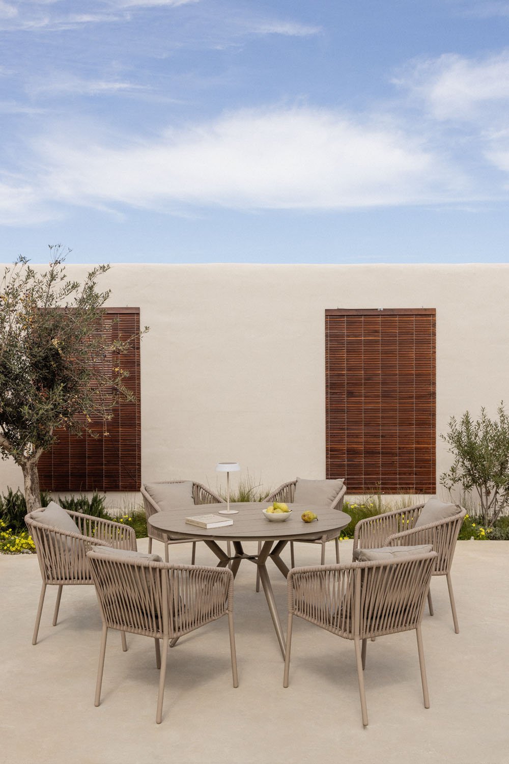 Valerie rundes Tischset, Ø125 cm, und 6 Arhiza Classic Aluminium-Gartenstühle mit Armlehnen, Galeriebild 1