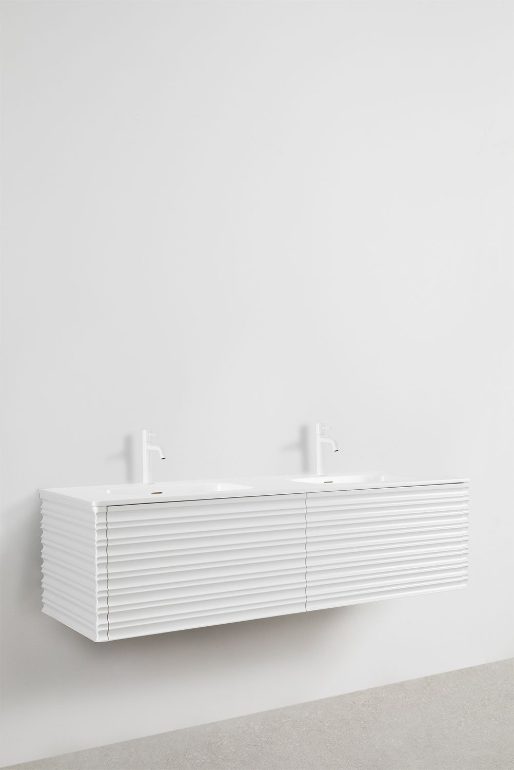 Noura-Badezimmermöbelset aus Holz mit integrierten Waschbecken, Galeriebild 2
