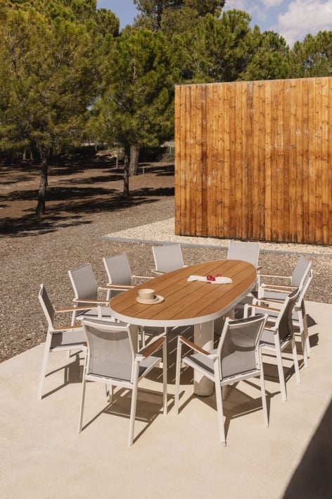 Ovales Tischset Taneli, 260 x 110 cm, aus Aluminium und Teakholz, und 10 stapelbare Aluminium-Gartenstühle Elvira.