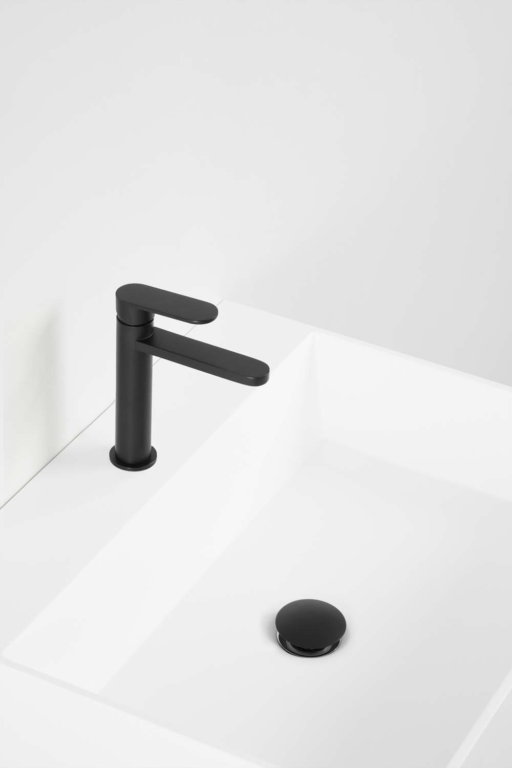 Badezimmerset aus Holz und Eschenfurnier mit integriertem Waschbecken Ona, Galeriebild 8