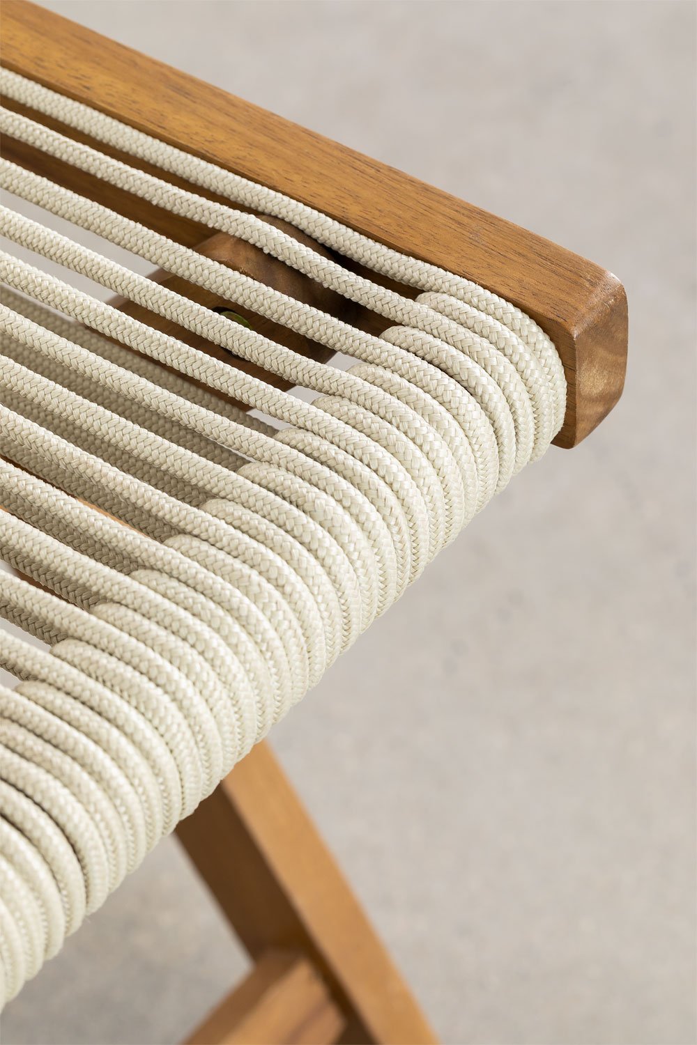 Set aus rundem Tisch Ø60 cm und 2 klappbaren Gartenstühlen aus Akazienholz Delawer Classic, Galeriebild 9