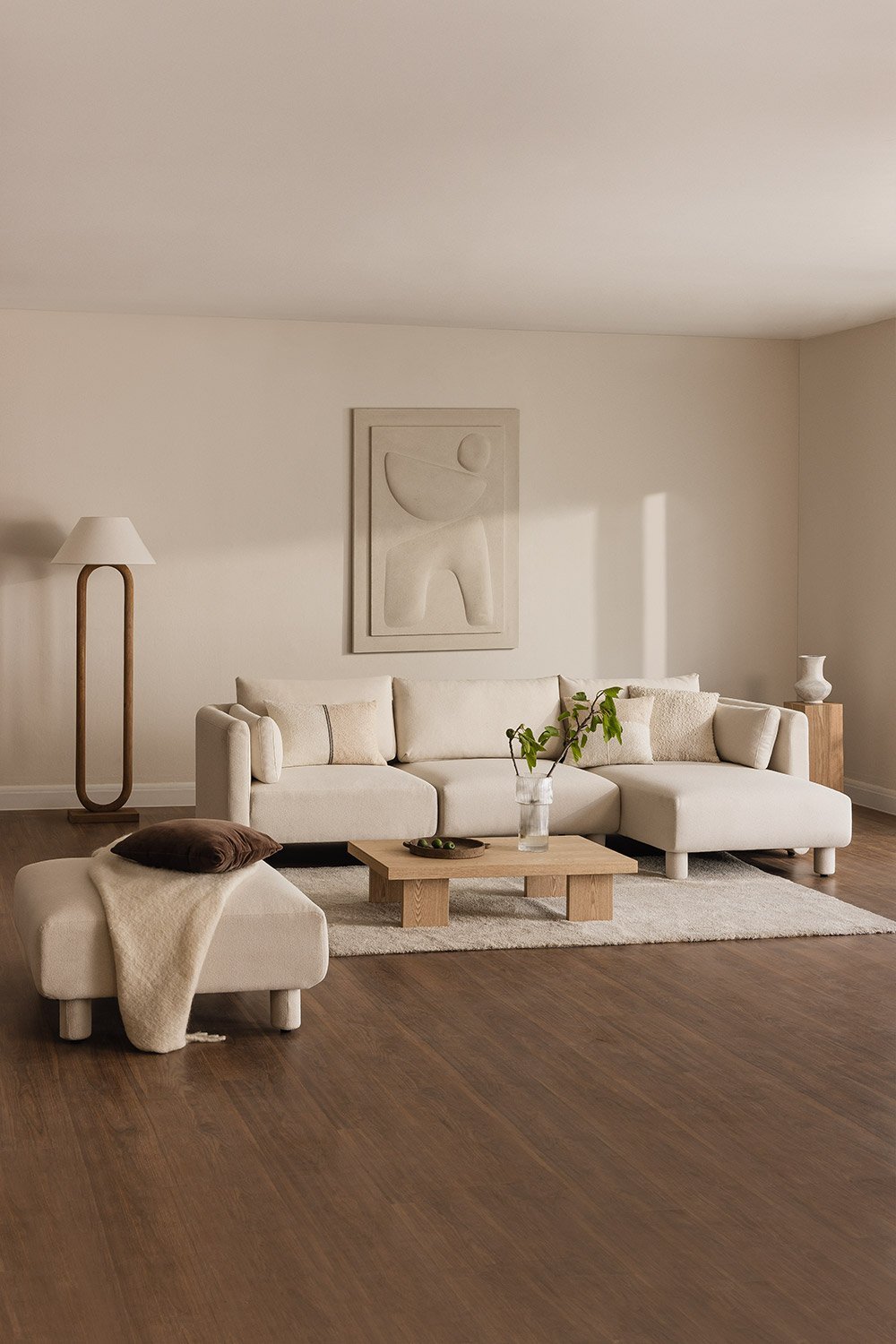 3-teiliges modulares Chaiselongue-Sofa und Pouf auf der rechten Seite aus Artemisa-Bouclé-Stoff, Galeriebild 1