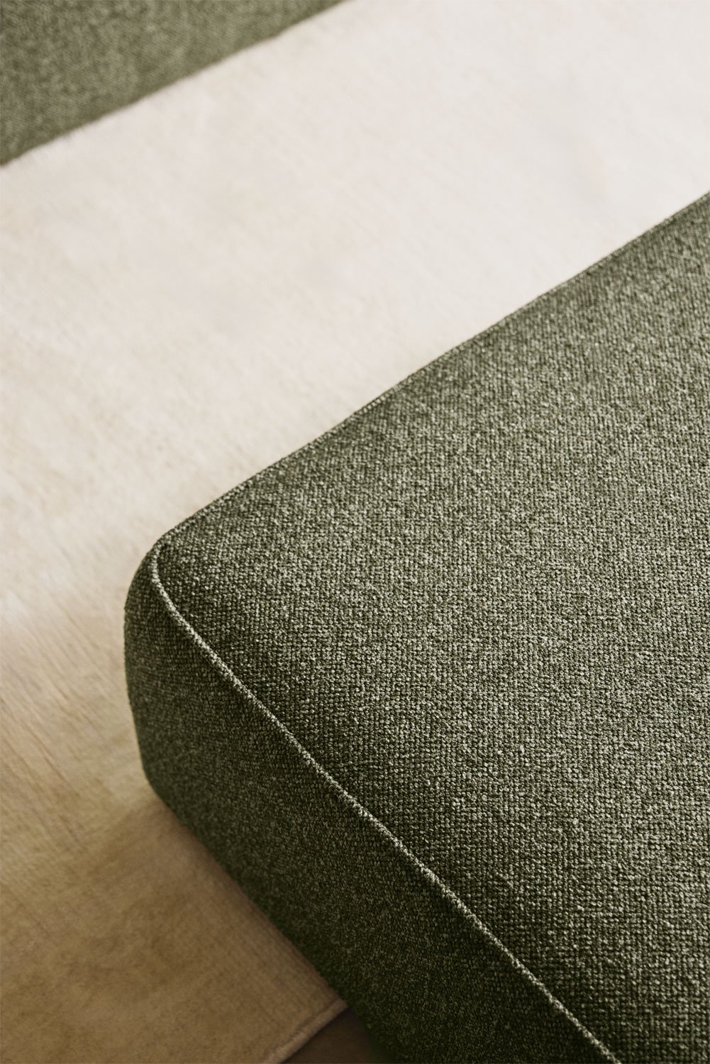 Cardea 3-teiliges modulares Sofa mit gepolstertem Hocker, Galeriebild 2