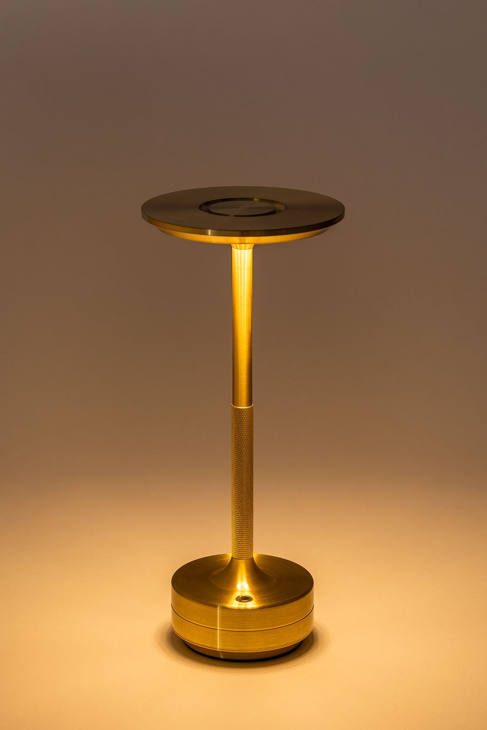 Kabellose LED-Tischlampe für den Außenbereich Rivkin, Galeriebild 3