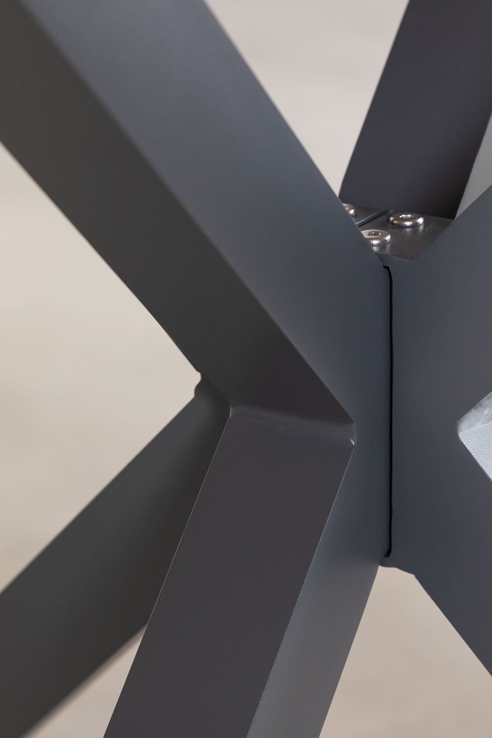 Runder Gartentisch aus Aluminium und Eukalyptusholz Archer, Galeriebild 4