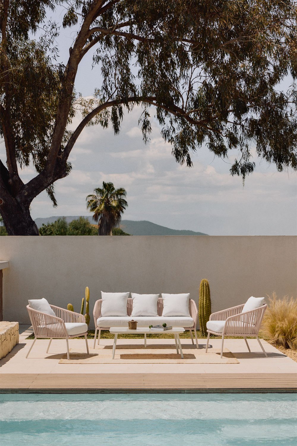 Gartenset mit 2-Sitzer-Sofa, 2 Sesseln und Couchtischen aus Aluminium und geflochtenem Seil Arhiza     , Galeriebild 1