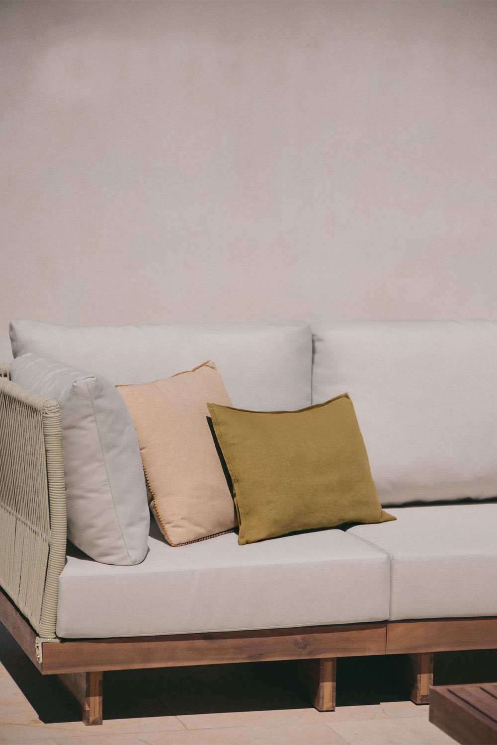 Dailin 4-teiliges modulares Ecksofa und Couchtisch aus Akazienholz, Galeriebild 2