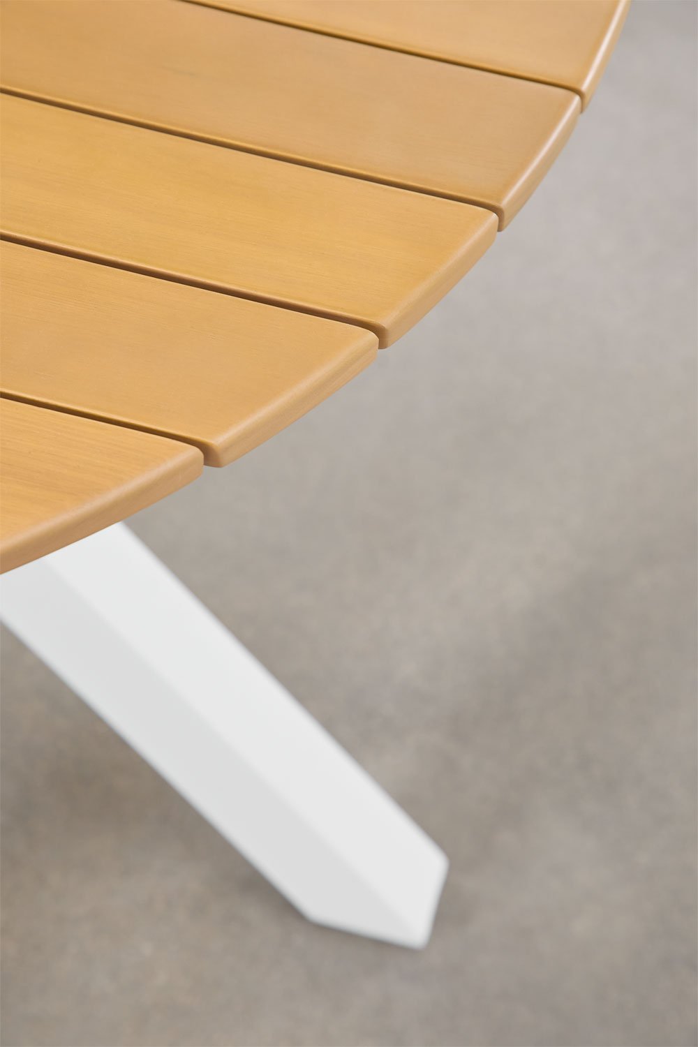 Runder Gartentisch aus Aluminium und Eukalyptusholz Archer, Galeriebild 5