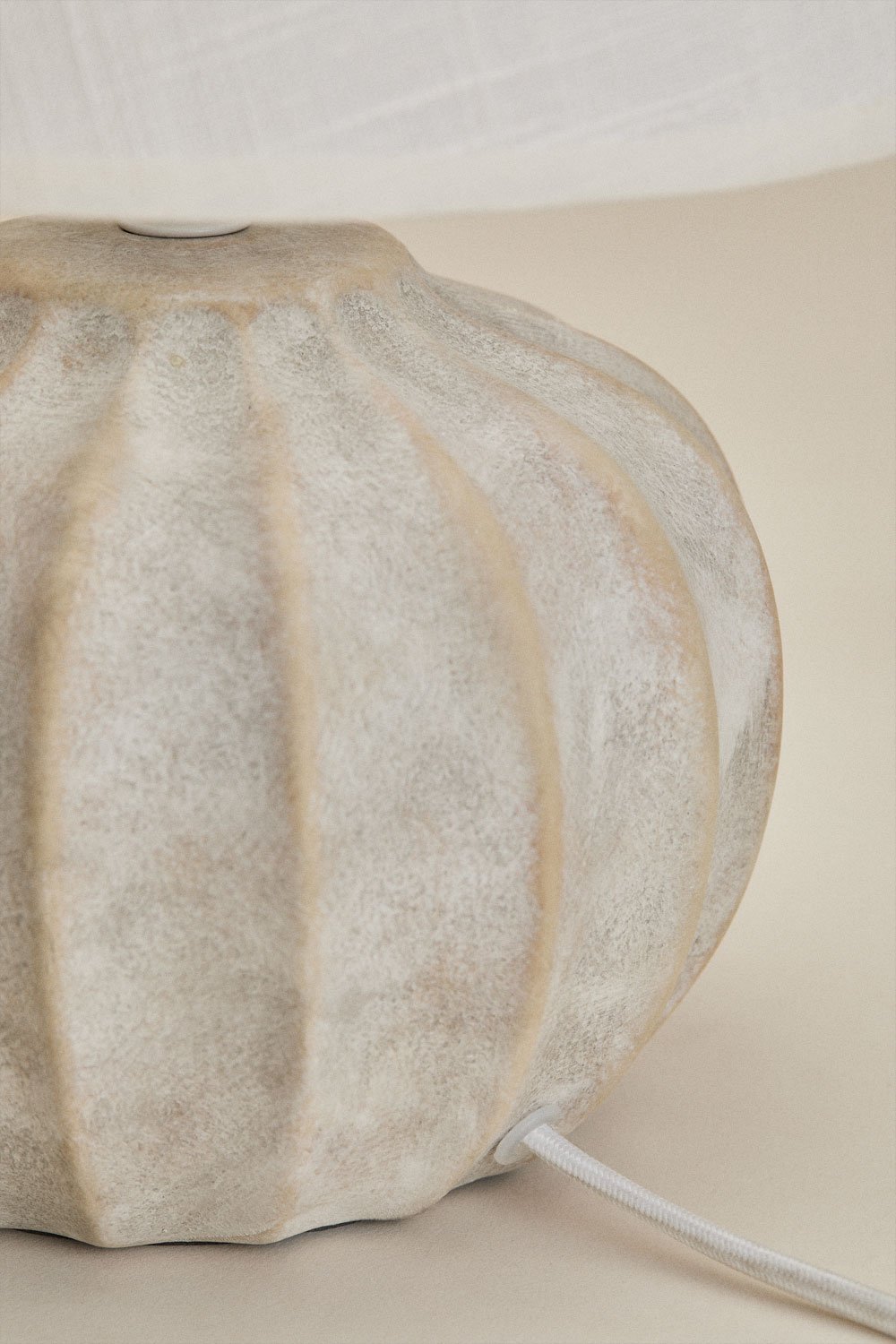 Yalira 30cm Tischlampe aus Keramik und Leinen, Galeriebild 6