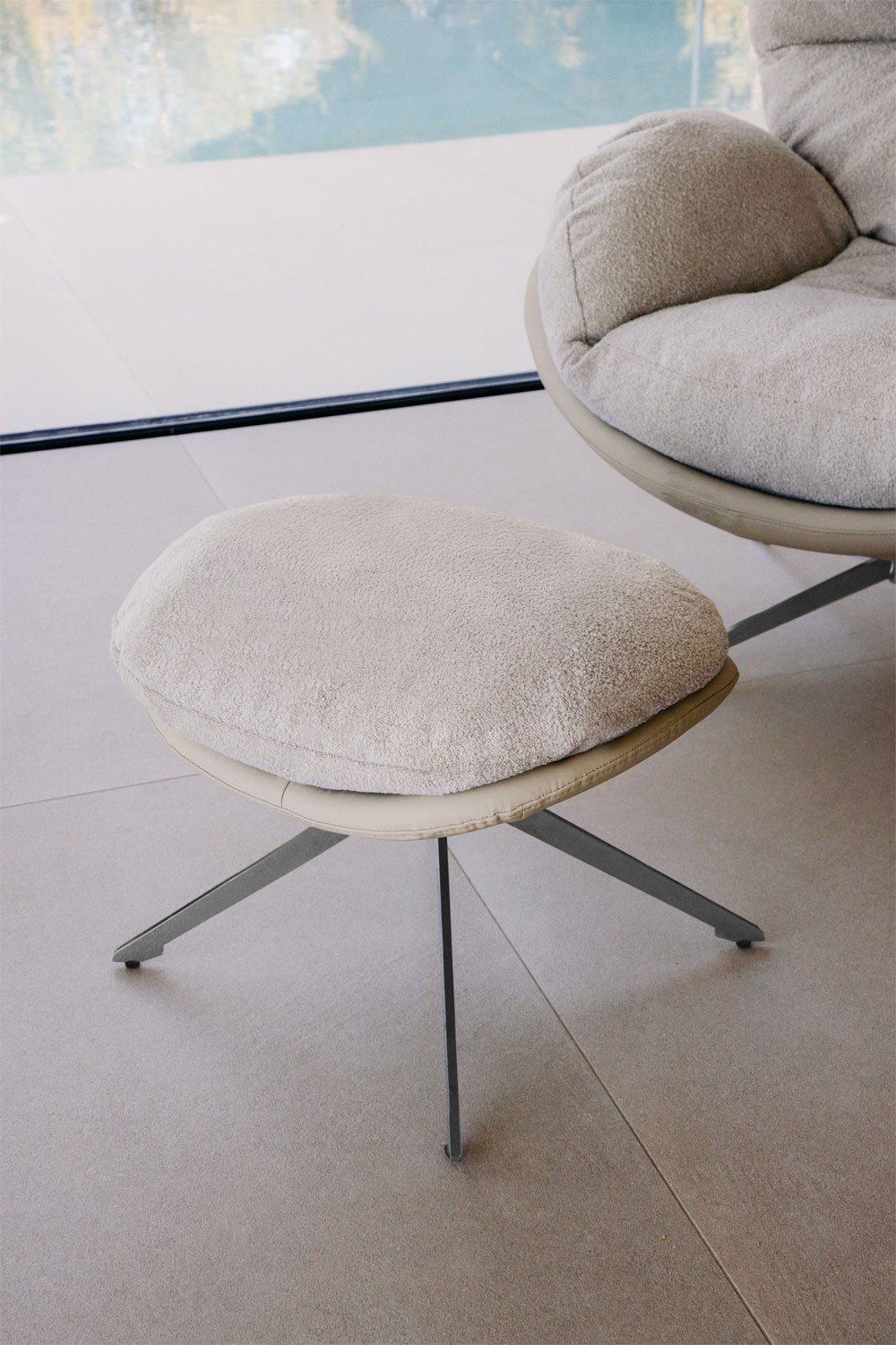 Drehbarer Fußhocker Amanda aus Bouclé-Stoff, Galeriebild 1