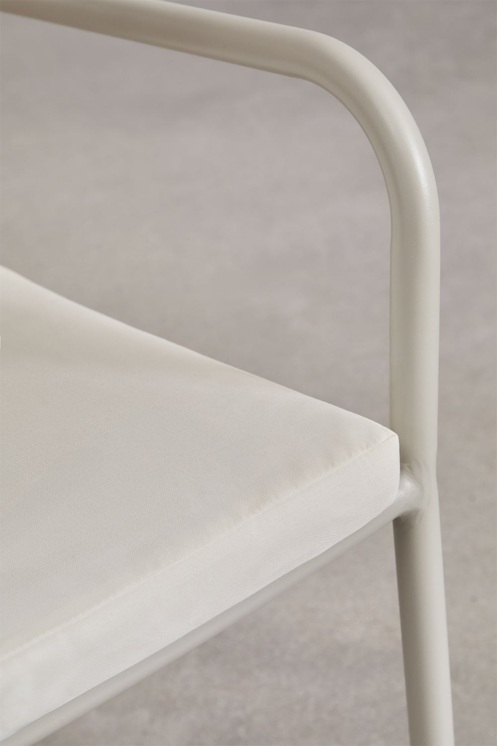 2er-Set stapelbare Esszimmerstühle mit Armlehnen aus Aluminium Alberta, Galeriebild 5