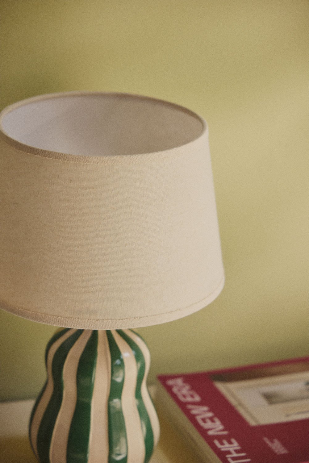 Jolira 40cm Tischlampe aus Keramik und Leinen, Galeriebild 2