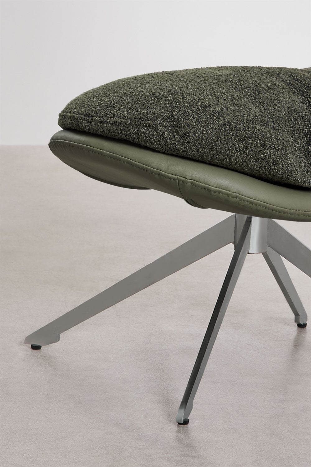 Amanda Bouclé-Stoffsessel mit drehbarer Fußstütze, Galeriebild 9