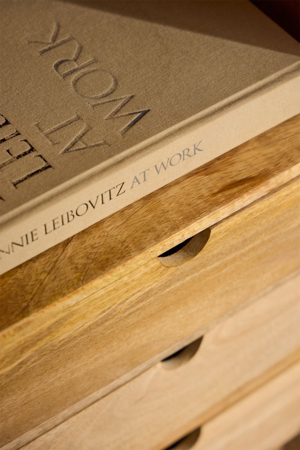 Yulara Nachttisch aus Mangoholz, Galeriebild 2