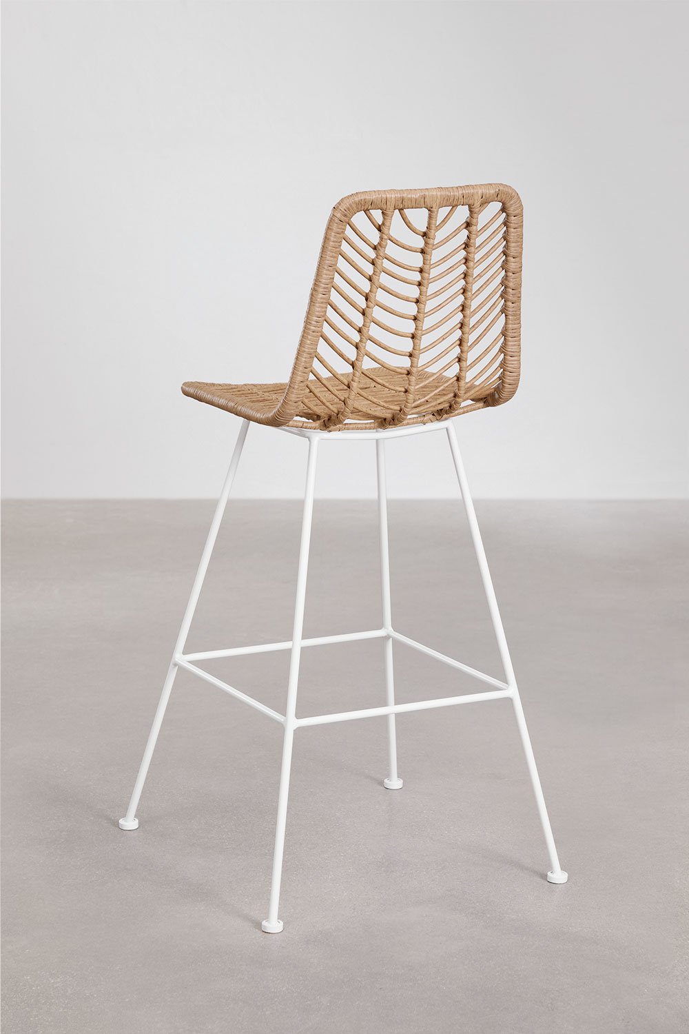 Barhocker 75 cm aus synthetischem Rattan mit Holzfinish Natur und weißen Beinen Gouda Natural, Galeriebild 3