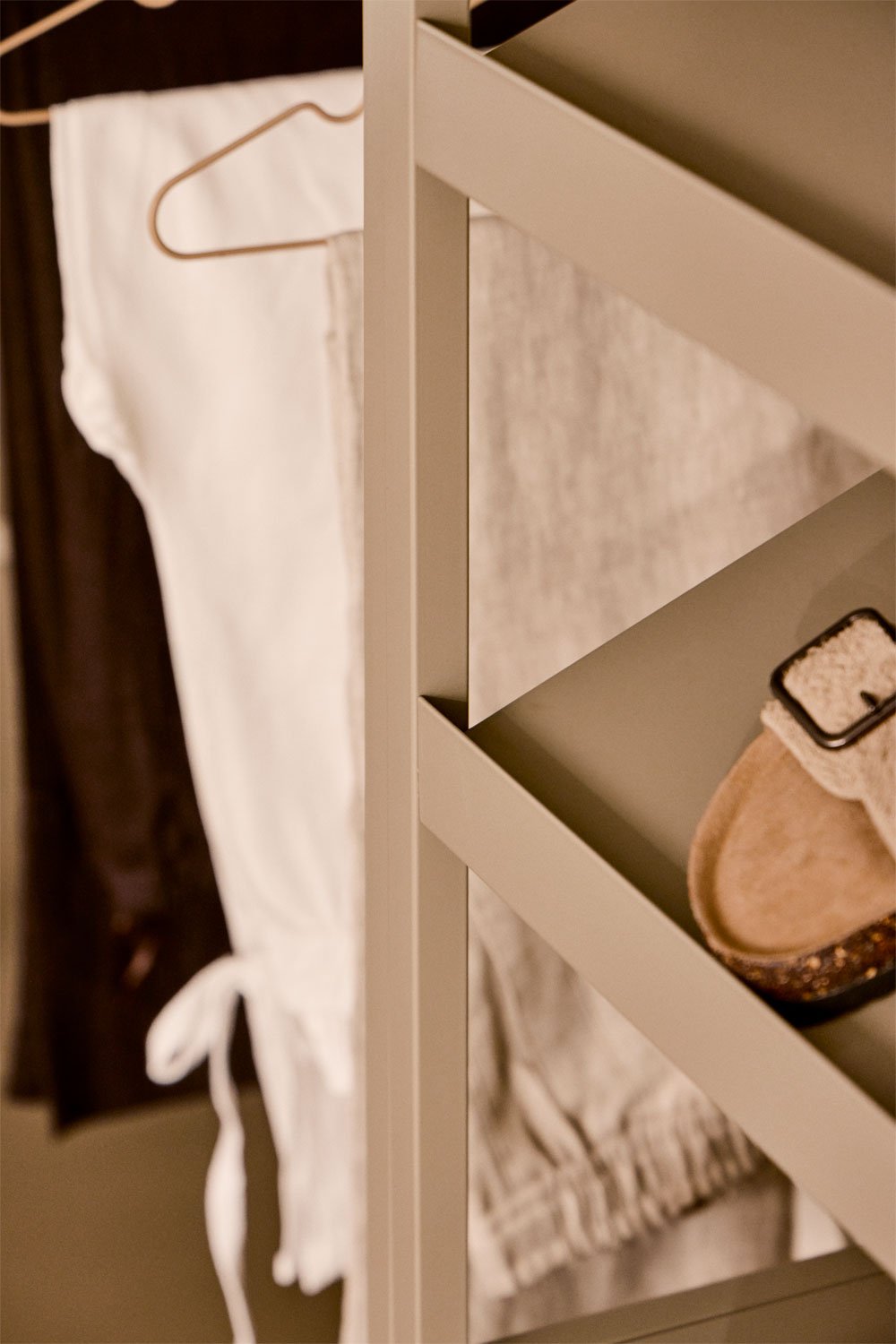 Janine 2-teiliger offener modularer Kleiderschrank mit niedriger Garderobe und Schuhregal aus Stahl, Galeriebild 2