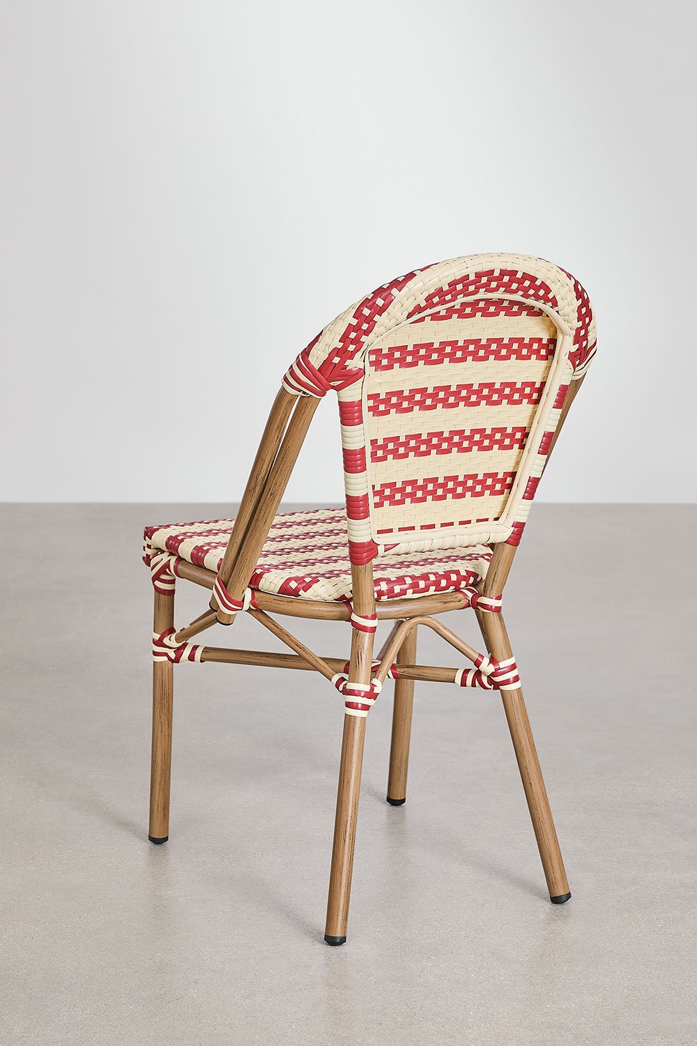 Set aus rundem Tisch Ø80 cm und 4 stapelbaren Esszimmerstühlen aus Aluminium Brielle Bistro, Galeriebild 8